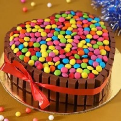 1 Kg Hearty KitKat Gems Cake