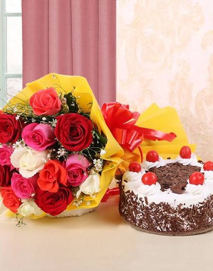 12 Mix Roses Hand Bouquet with Cake