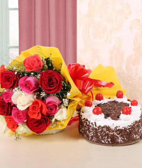 12 Mix Roses Hand Bouquet with Cake 12 Mix Roses Hand Bouquet with Cake