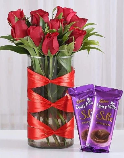 Roses Vase with Silk Chocolates