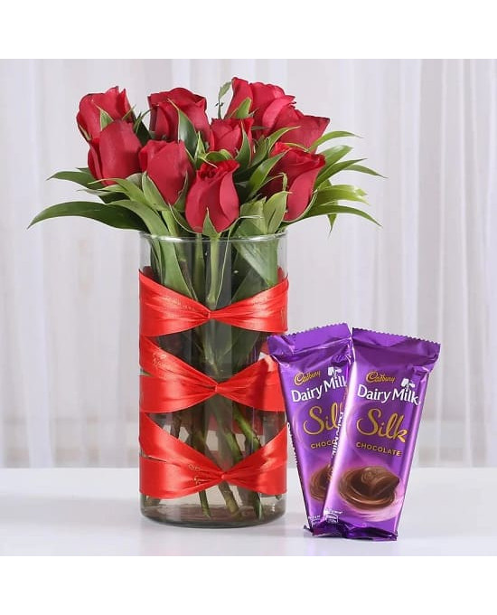 Roses Vase with Silk Chocolates