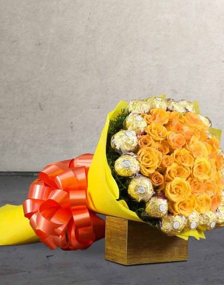 Yellow Roses n Ferrero Rocher Combo
