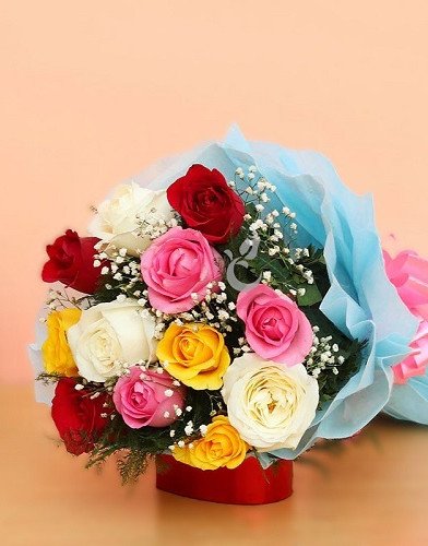 12 Mix Roses Hand Bouquet