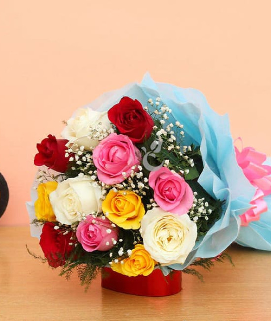 12 Mix Roses Hand Bouquet 12 Mix Roses Hand Bouquet