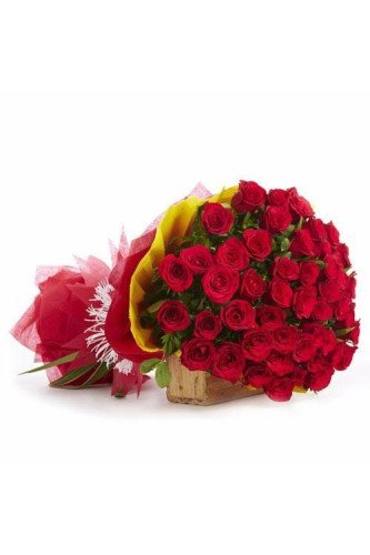 Romantic Charm – 30 Red Roses Bunch