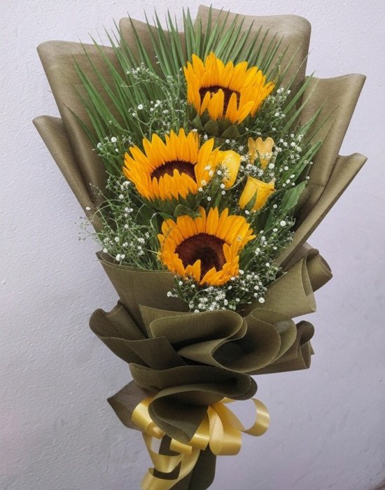 Sun-Kissed Love – Sunflowers & Roses Bouquet