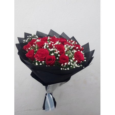 Romantic Charm – 30 Red Roses Bunch