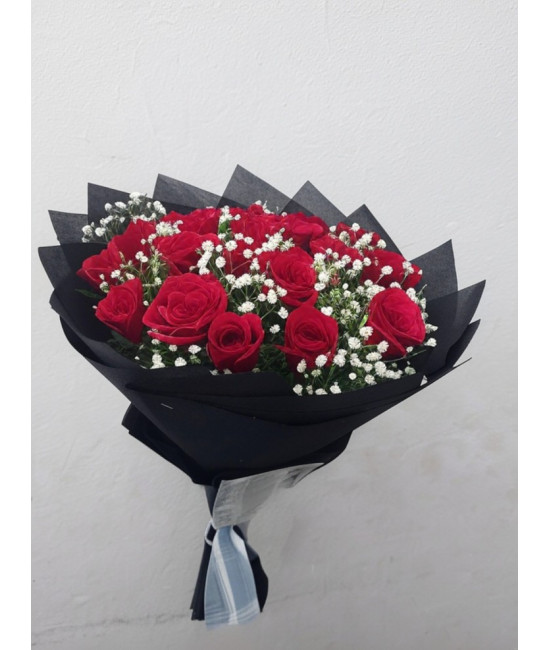 Romantic Charm – 30 Red Roses Bunch