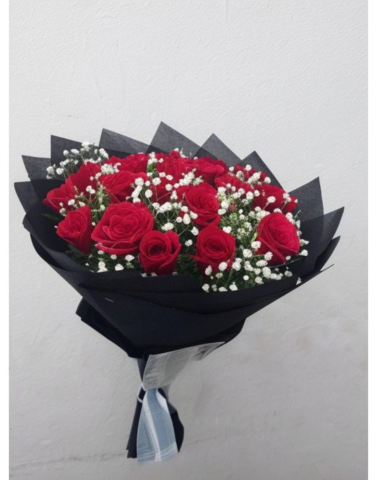 Romantic Charm – 30 Red Roses Bunch