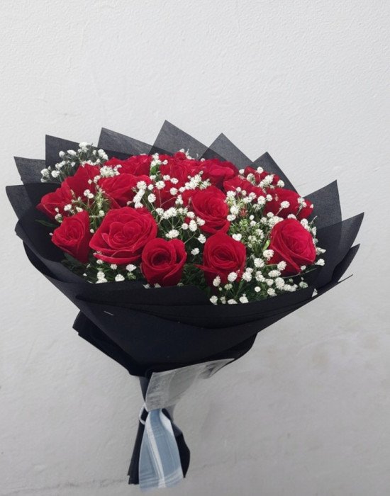 Romantic Charm – 30 Red Roses Bunch