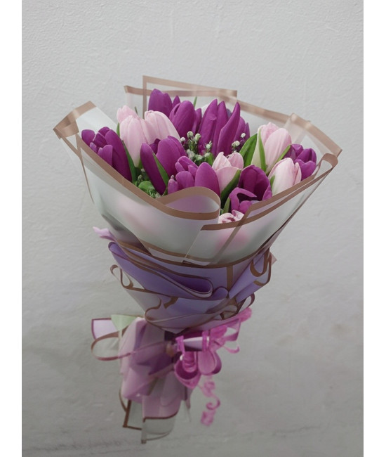 Tulip Bliss – 20 Tulips Hand Bouquet