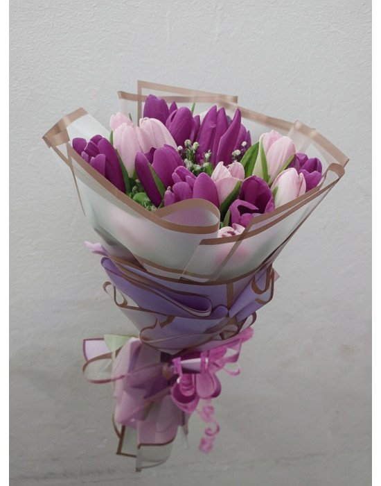 Tulip Bliss – 20 Tulips Hand Bouquet