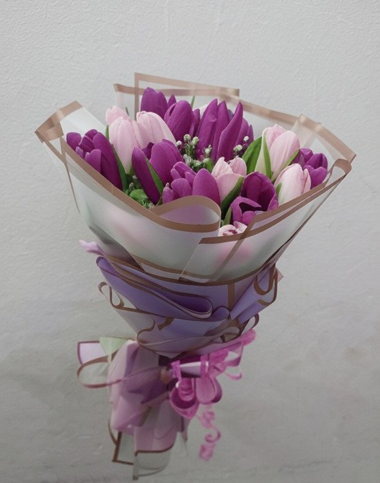 Tulip Bliss – 20 Tulips Hand Bouquet