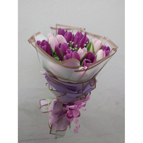 Tulip Bliss – 20 Tulips Hand Bouquet