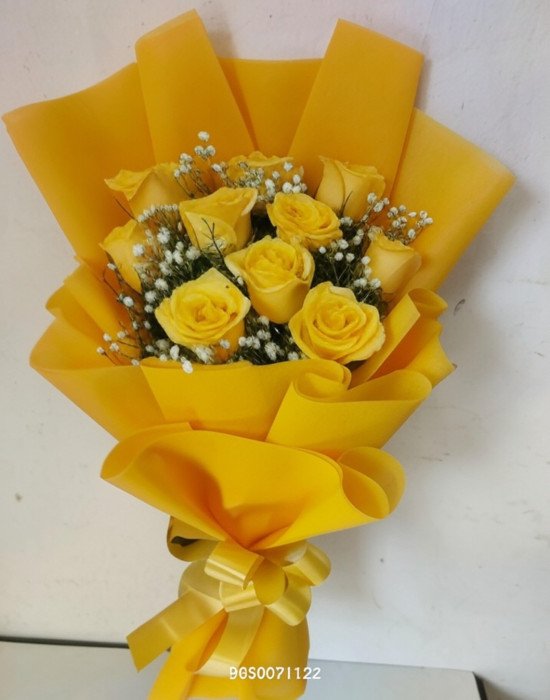 Sunshine Glow – 10 Yellow Roses Premium Bunch