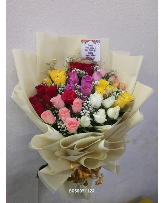 30 Mix Roses Flat Bouquet