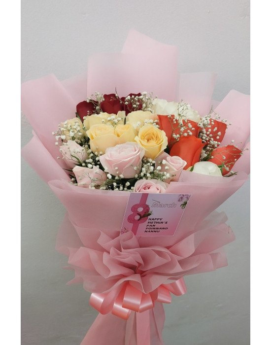 Rosy Elegance – 25 Roses Flat Hand Bunch