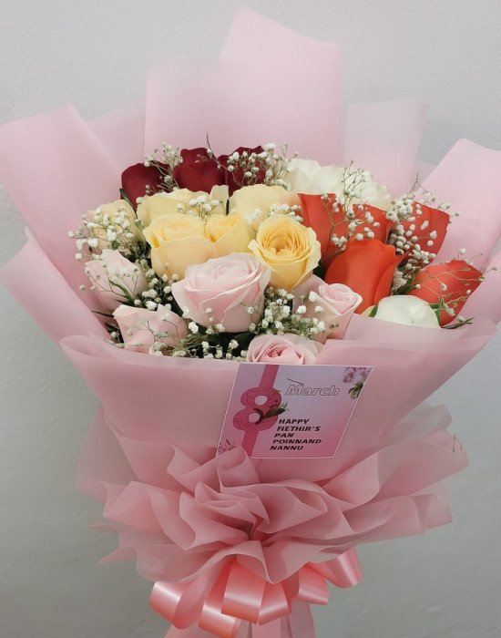 Rosy Elegance – 25 Roses Flat Hand Bunch