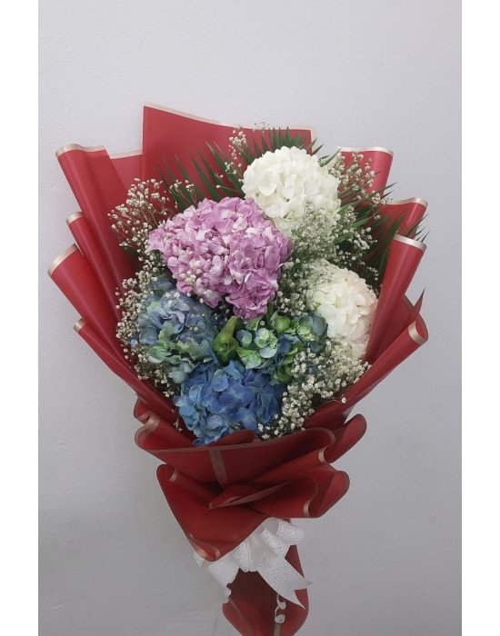 Heavenly Blooms – Premium Hydrangea Flower Bouquet