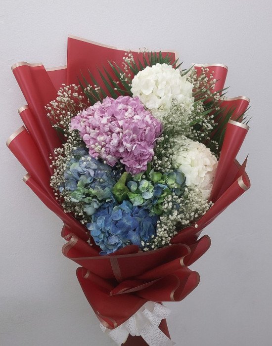 Heavenly Blooms – Premium Hydrangea Flower Bouquet