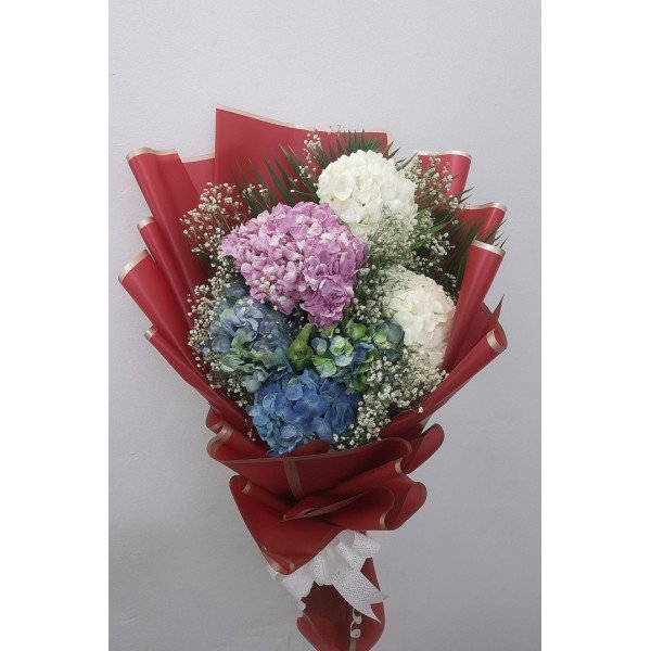 Heavenly Blooms – Premium Hydrangea Flower Bouquet
