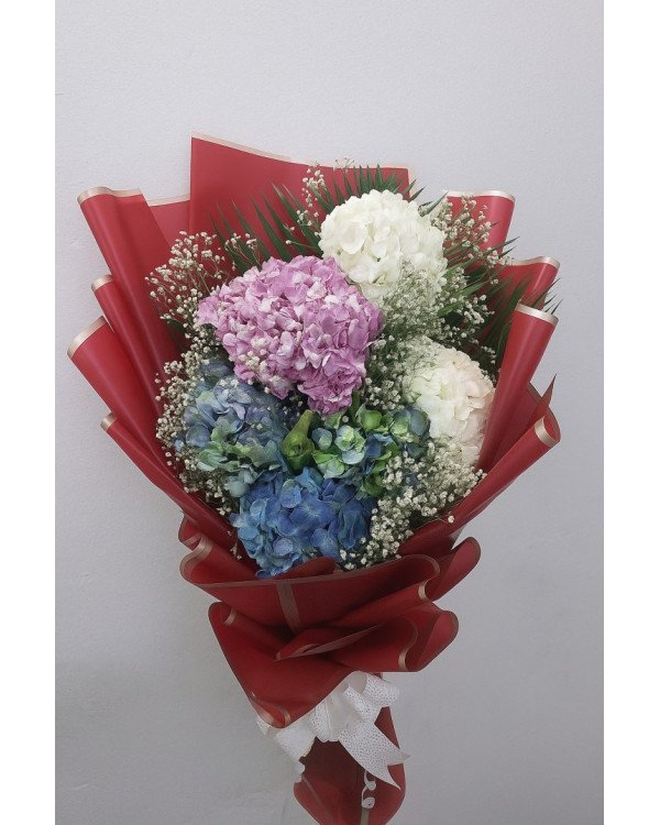 Heavenly Blooms – Premium Hydrangea Flower Bouquet