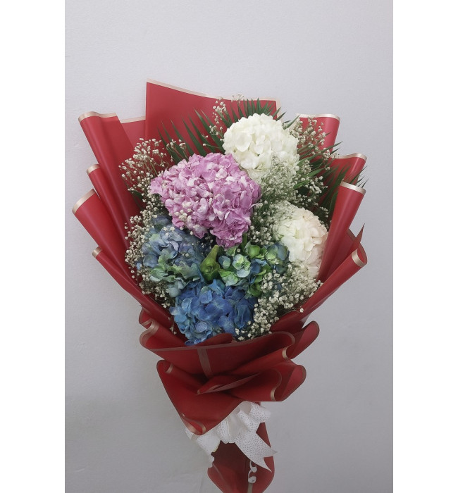 Heavenly Blooms – Premium Hydrangea Flower Bouquet