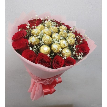 Golden Love – Ferrero & Rose Fusion Bouquet