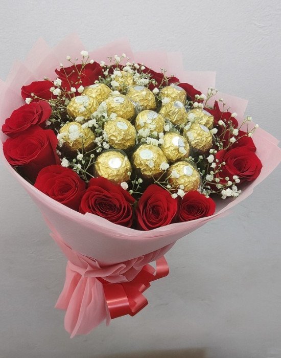 Golden Love – Ferrero & Rose Fusion Bouquet